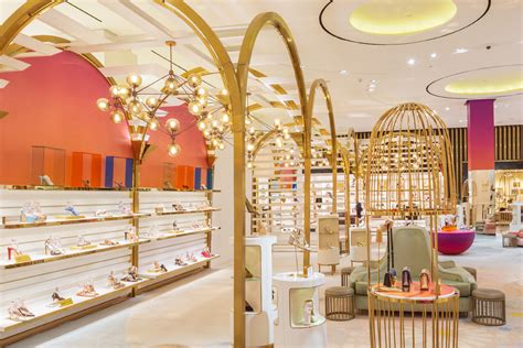 louis vuitton dubai mall level shoe district reviews|louis vuitton eau dxb.